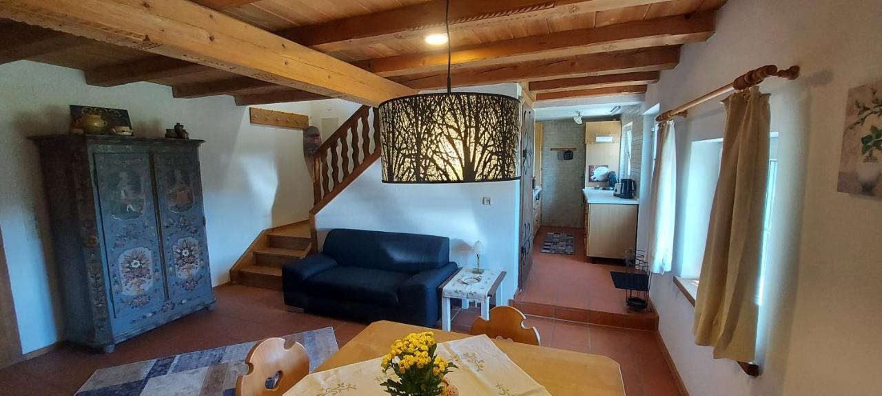 Ruhig Gelegene Ferienwohnung Im Gruenen Mit Terrasse Und Kleinem Garten Rotthalmuenster Exterior foto