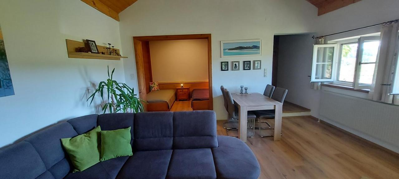 Ruhig Gelegene Ferienwohnung Im Gruenen Mit Terrasse Und Kleinem Garten Rotthalmuenster Exterior foto
